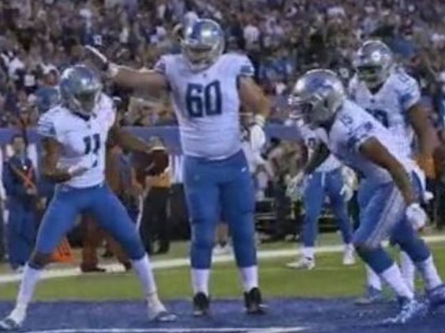 Golden Tate apologizes for leaving teammate out of TD celebration