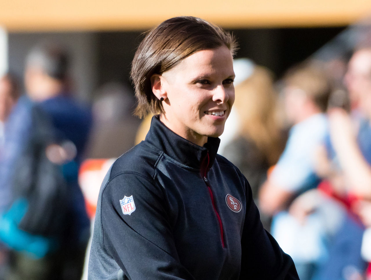 49ers Shanahan Burns Cam Newton Our Female Coach Talks Routes All The Time Thescore Com