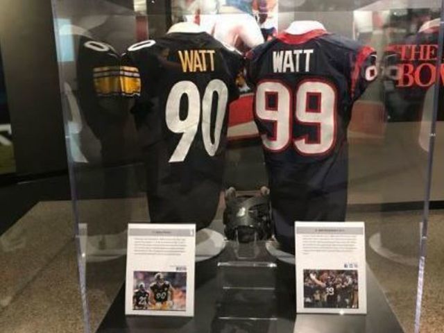 Look: Watt brothers' jerseys featured side by side at HOF