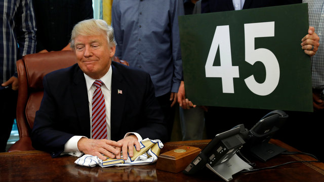 Trump withdraws Warriors' White House invite after Curry declines