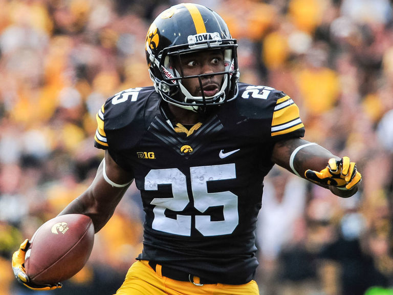 Retired nfl player can't remember own kids' names Former Hawkeyes RB details mistreatment at Iowa: 'A living nightmare