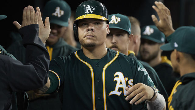 Agent calls Maxwell's patriotism 'indisputable' after he kneels for anthem