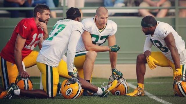 Look: Rodgers, Brady post images with teammates citing 'unity' and 'love'