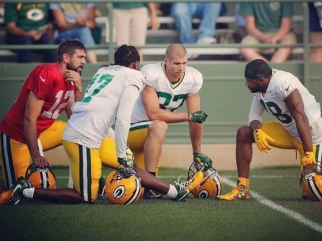 Look: Rodgers, Brady post images with teammates citing 'unity' and 'love'