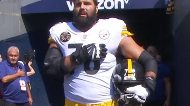 Look: Steelers' Villanueva stands solo outside tunnel for national anthem