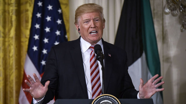 Trump praises players locking arms during anthem, still opposed to kneeling