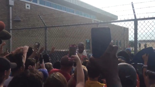 Watch: Carmelo welcomed to OKC by horde of Thunder fans chanting his name