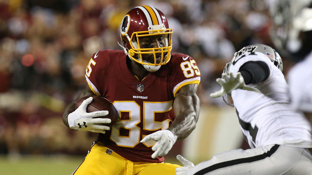 Vernon Davis announces retirement in pregame skit with Gronkowski