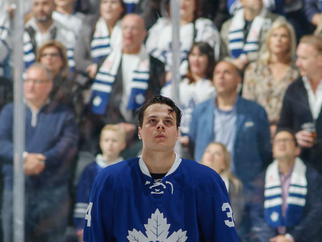 Matthews supports right to kneel during anthem, but thinks it dishonors military