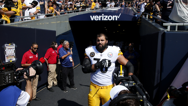 Villanueva 'unintentionally' threw team under bus by standing for anthem