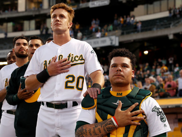 Watch: A's Maxwell gets standing ovation in 1st AB since kneeling