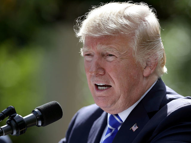Trump again demands players stand prior to Sunday's games