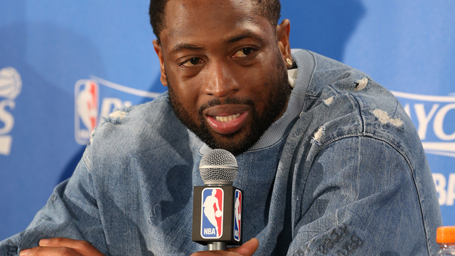 Cavs officially sign Wade