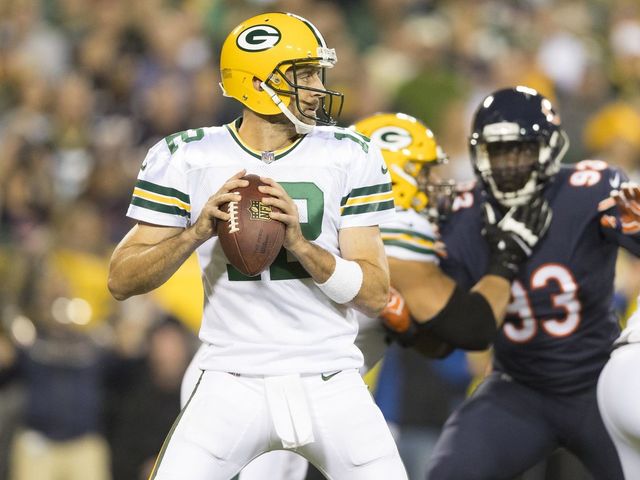 Watch: Rodgers catches Bears' defense napping for 3rd TD pass