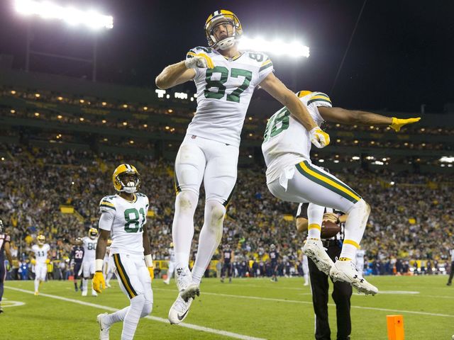 Packers overcome slew of injuries to earn convincing victory over Bears