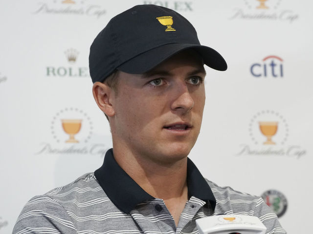 Watch: Spieth DQ'd for 1 hole after picking up Oosthuizen's ball