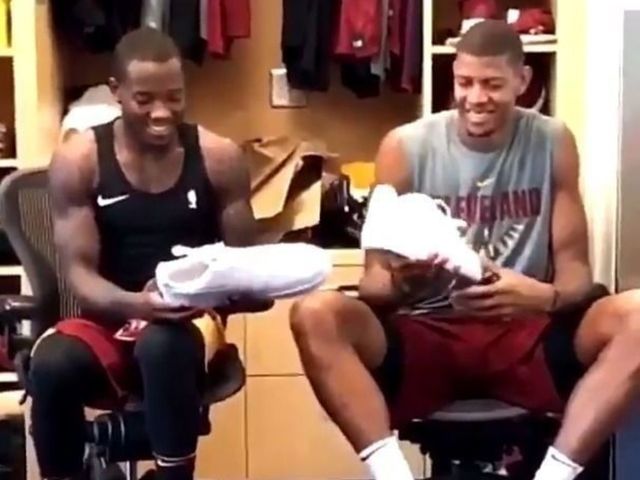 Watch: Cavs' Felder can't believe how big Tavares' shoes are