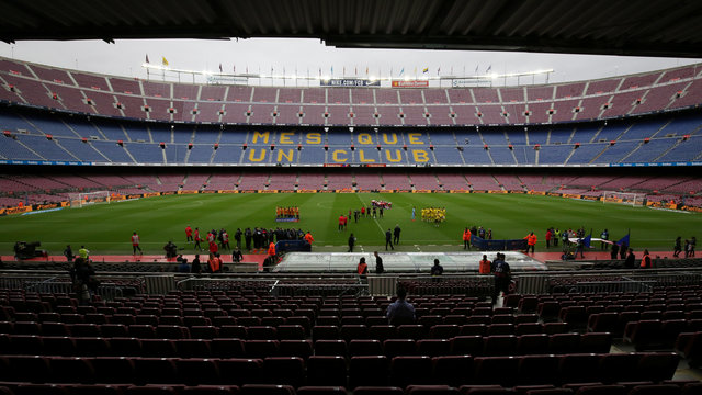 Gallery: Barcelona plays behind closed doors as police violence mars referendum