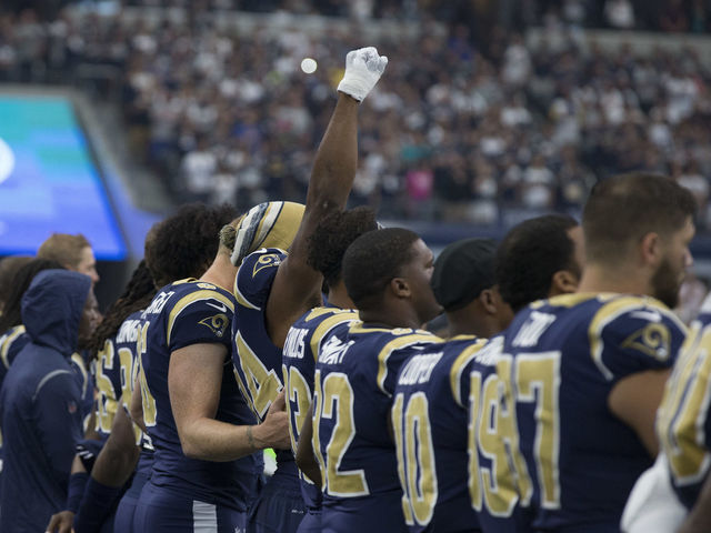 Look: NFL players, teams continue with scaled-back anthem protests