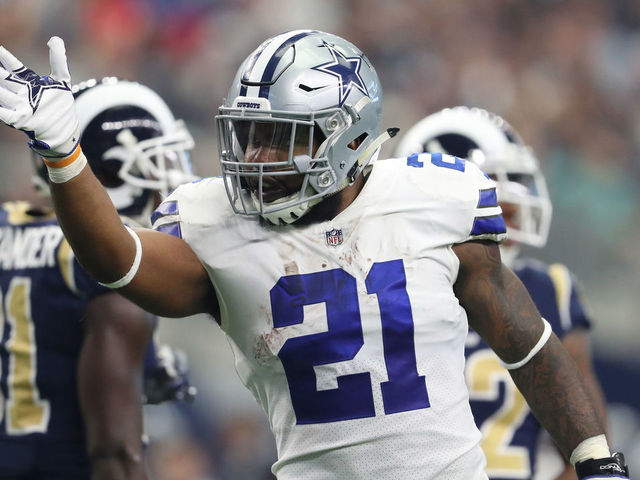 Watch: Elliott gives ball to his mom after 2nd TD vs. Rams