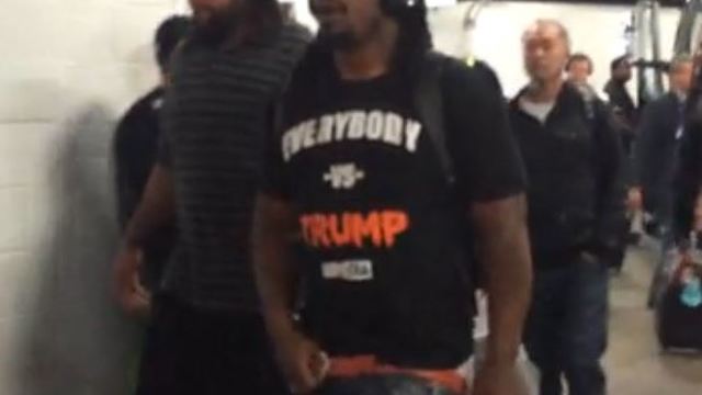 Look: Marshawn Lynch arrives to game wearing 'Everybody vs. Trump' tee