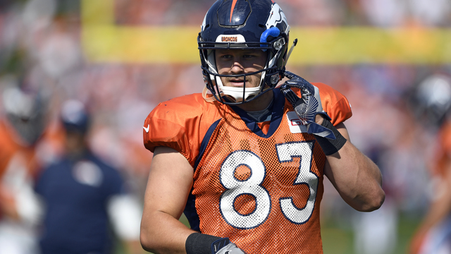 Watch: Broncos' Derby makes one-handed grab for stylish TD