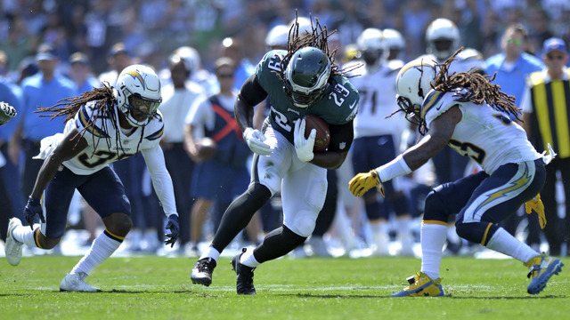 Watch: Blount rumbles through Chargers' defense for 68 yards