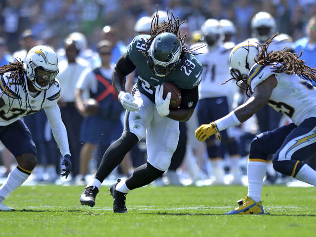 Watch: Blount rumbles through Chargers' defense for 68 yards