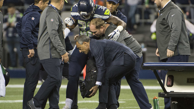 Seahawks' Carson has fracture below knee