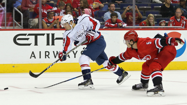 Capitals sign Alex Chiasson to 1-year contract