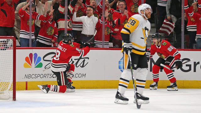 Blackhawks score 10 times in annihilation of Penguins