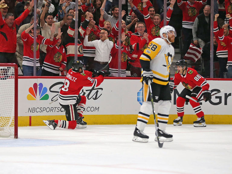 Blackhawks score 10 times in annihilation of Penguins | theScore.com