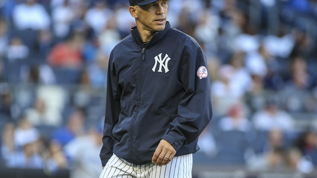 Girardi offers odd explanation for not challenging controversial play