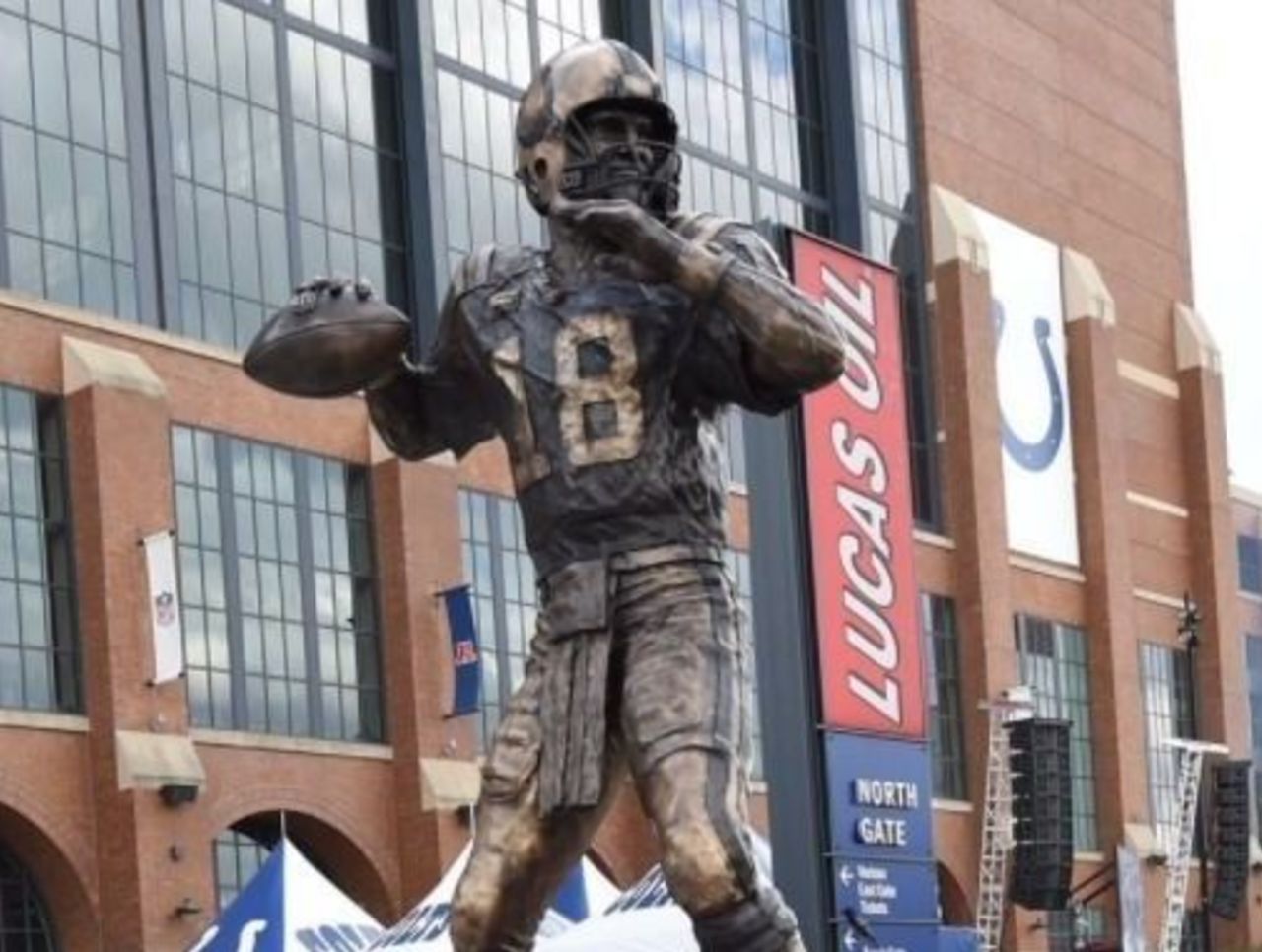 Manning statue to be unveiled, jersey retired in October