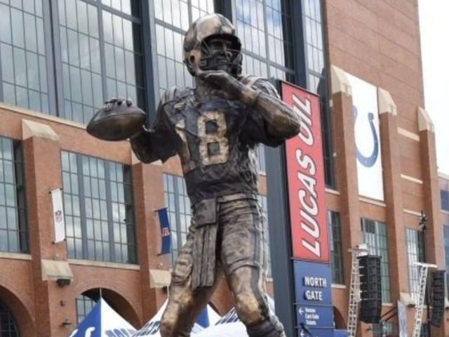 Peyton Manning's Colts jersey to be retired, statue to be built – WOWO  News/Talk 92.3 FM, 1190 AM, 107.5 FM & 97.3 HD2