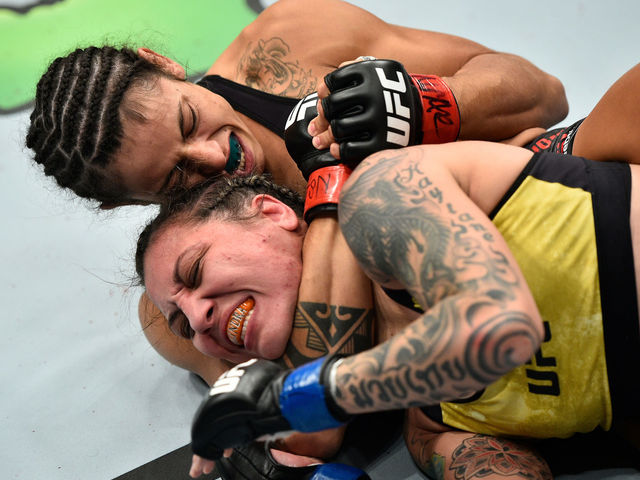 Romero Borella submits Faria with 1st-round rear-naked choke in UFC debut