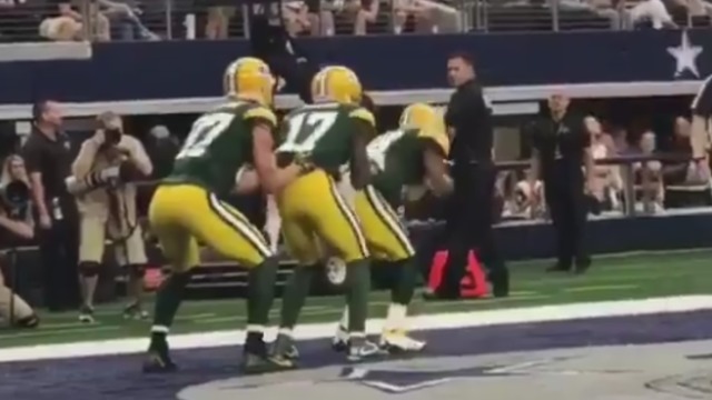 Watch: Packers mimic bobsled to celebrate touchdown
