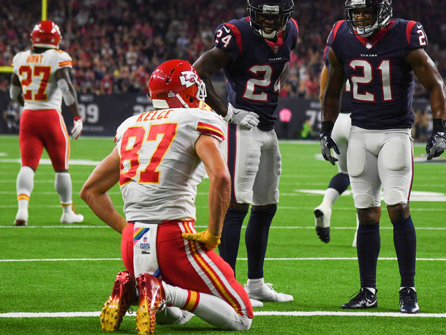 Chiefs' Kelce exited game vs. Texans for concussion evaluation, didn't return