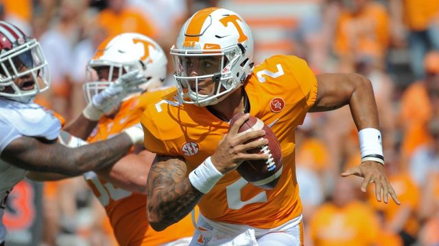Tennessee's Guarantano exits vs. Alabama with injury