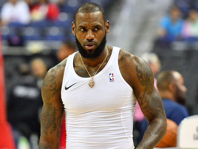 Look: LeBron shouts out Eminem for Trump diss