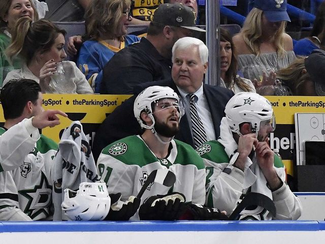 Hitchcock ties Arbour for 3rd spot on all-time wins list