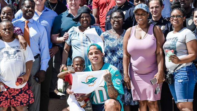 Dolphins' anthem protesters, Goodell meet with police to help foster relations