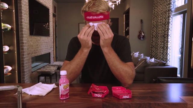 Watch: Greg Olsen, Travis Kelce eat the world's hottest chip