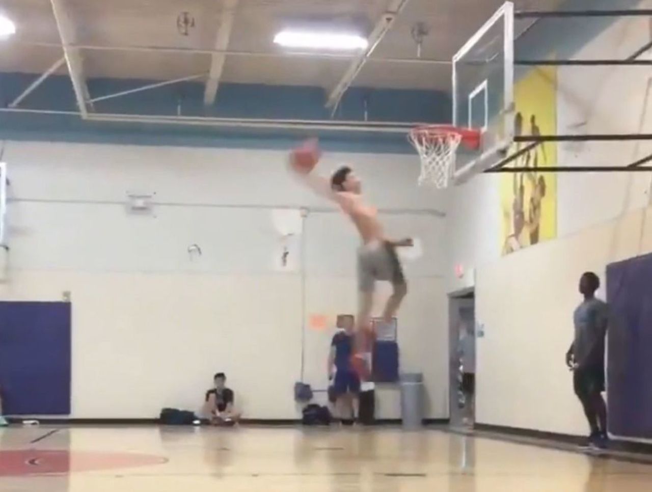 lamelo ball dunk