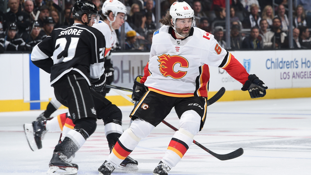 Watch: Jagr takes the ice with Flames