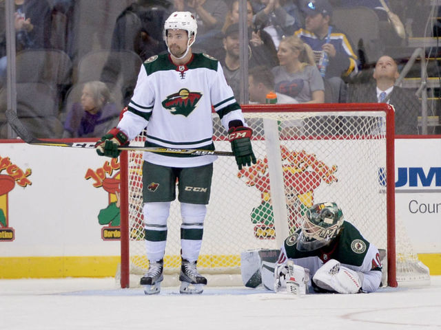 Cap crunch leaves Wild playing short