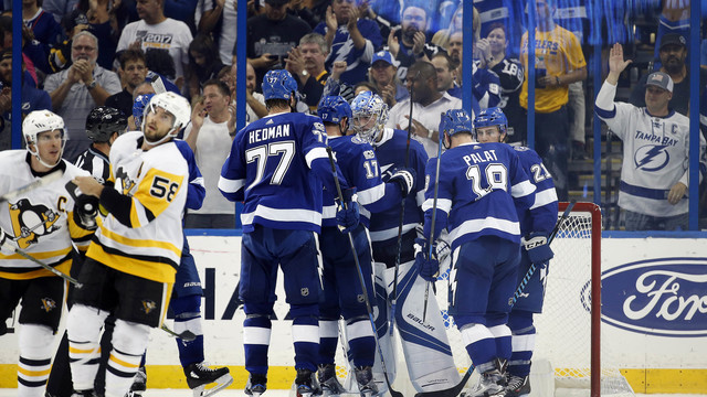 Lightning beat Penguins in battle of Eastern Conference powerhouses