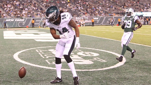 Look: Eagles' Marcus Johnson gets baptized in hotel pool before game