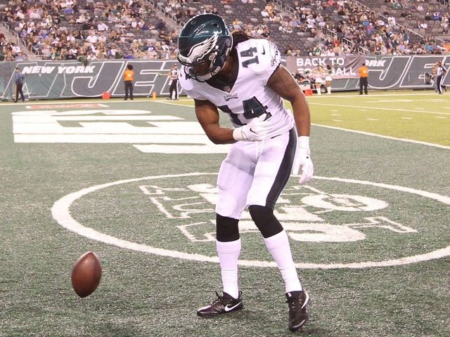 Look: Eagles' Marcus Johnson gets baptized in hotel pool before game