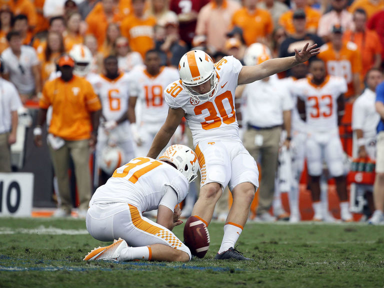 Watch Tennessee kicker goes crazy on South Carolina defensive lineman